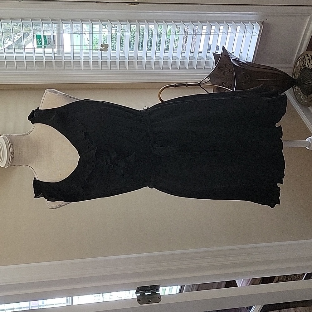 White House Black Market black silk sleeveless dress ruffle Vneck lined 6 EUC…